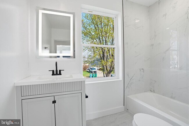 Building Photo - 20 Redbrook Ln