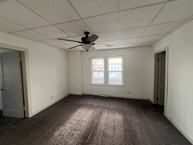 Building Photo - 406 S 6th Ave