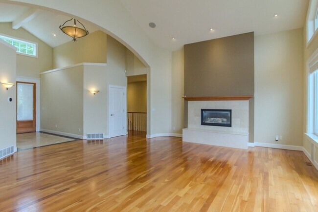 Building Photo - 4Bd/4Ba Seattle Home