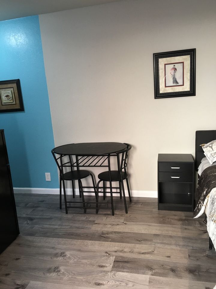 Building Photo - 3275 Parkhaven Dr