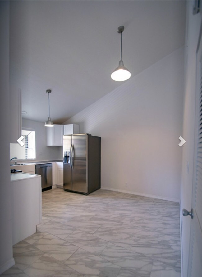 Building Photo - 5321 Colodny Dr