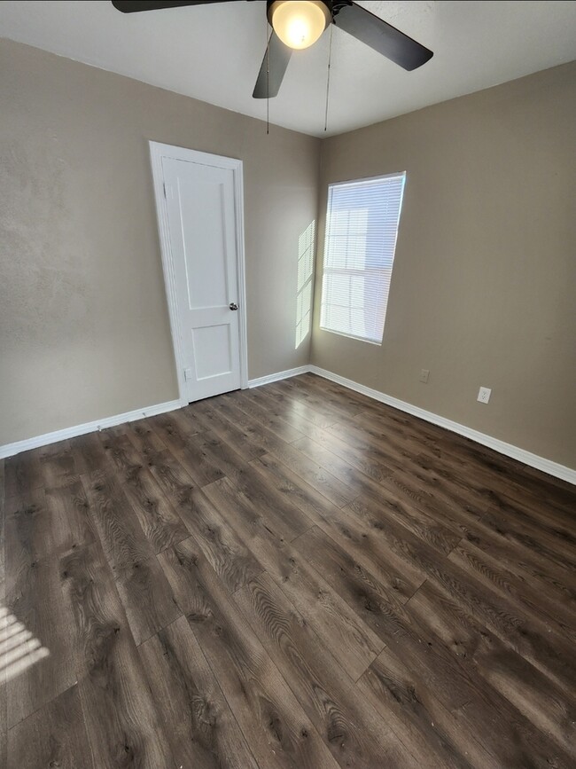 Building Photo - Move in ready!