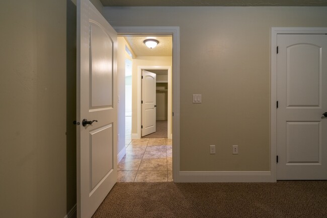 Building Photo - Pet Friendly-Beautiful 3 bed 2 bath home w...