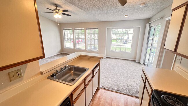 Building Photo - Available NOW! Charming 2 BD / 2 BA in Orl...