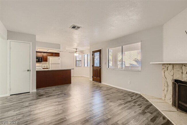 Building Photo - 1109 N Buffalo Dr