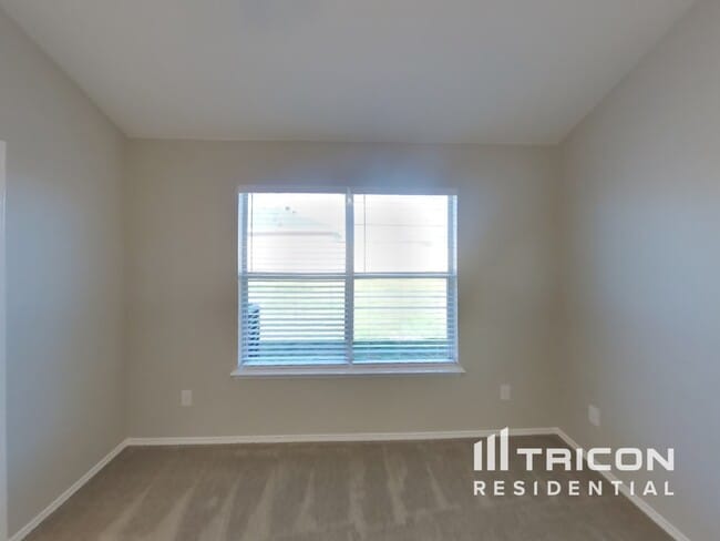 Building Photo - 745 Buffalo Springs Dr