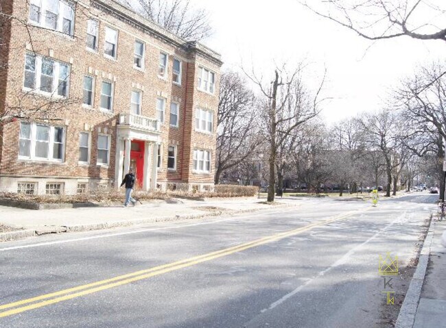 Building Photo - 316 St Paul St