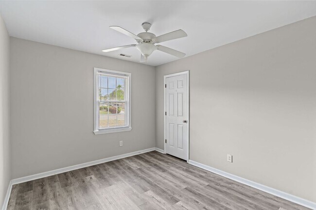 Building Photo - Pet-Friendly | Large Fenced Yard in North Wilmington