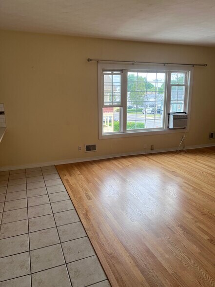 livingroom - 929 Avery Ave