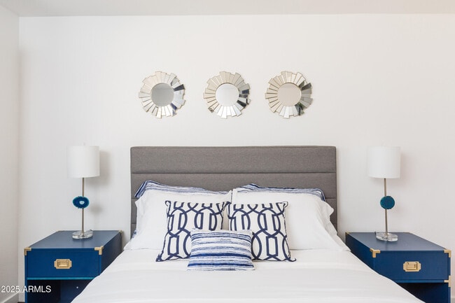 Building Photo - 6924 E Mariposa Dr