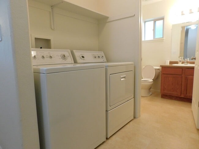Building Photo - AWESOME 3 bed 2.5 bath in North GJ