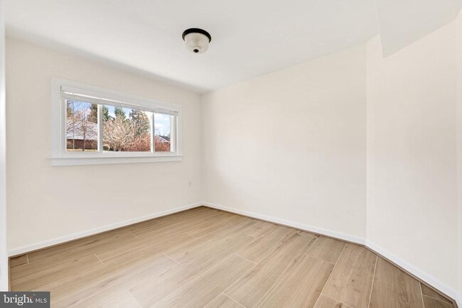 Building Photo - 700 N Mansfield St