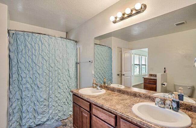 Building Photo - 1233 Firefly Dr