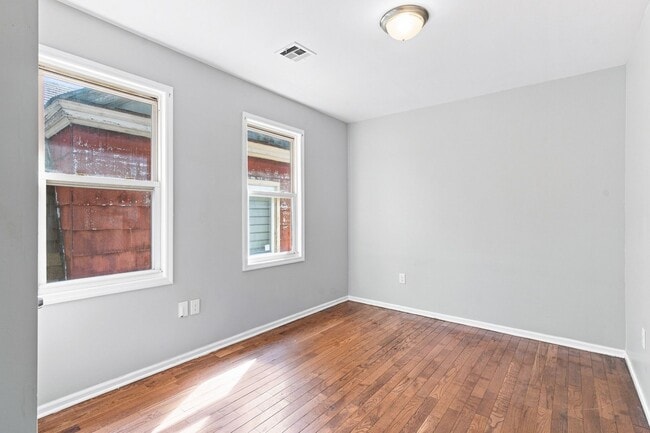 Building Photo - 240 Halsted St
