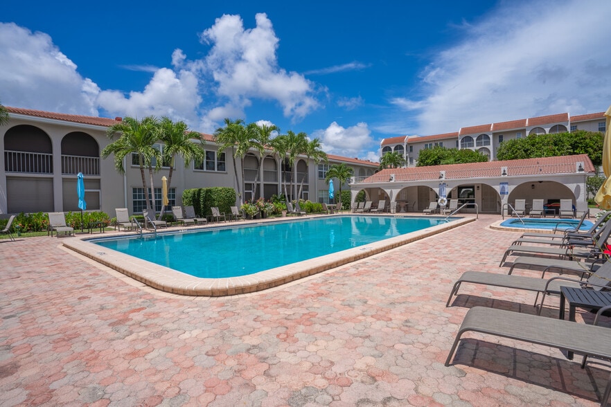 Building Photo - 250 NE 20th St