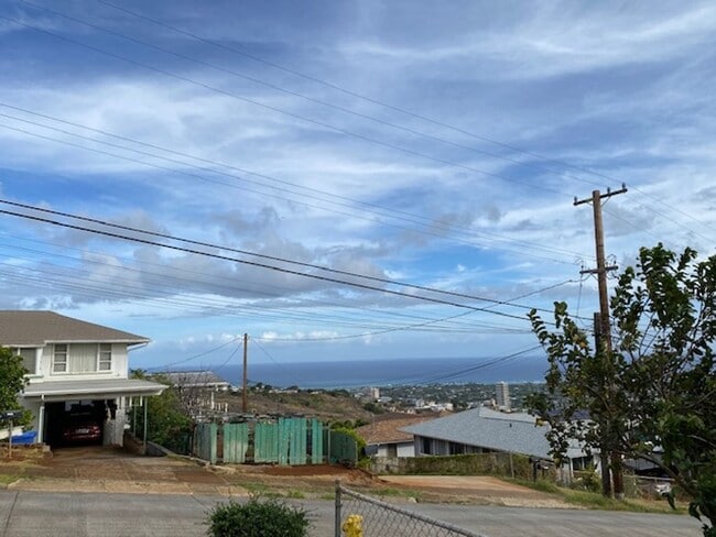 Building Photo - 202 - CA