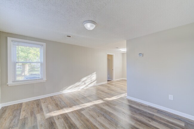 Building Photo - 414 S Harvey Ave