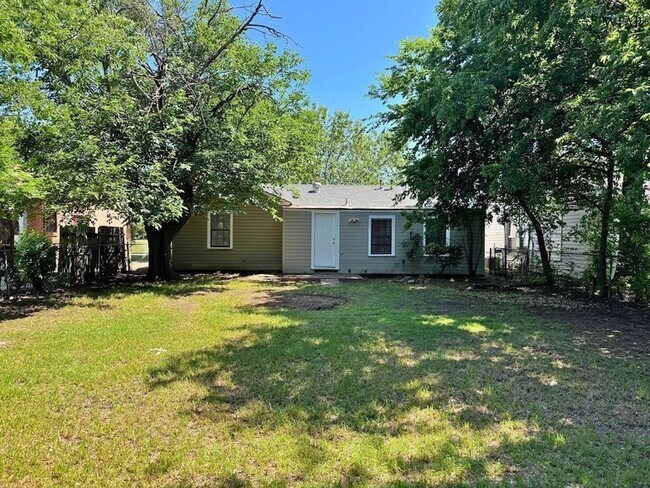 Building Photo - 1604 Blonde St