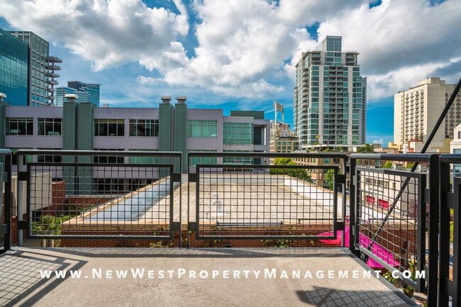 Building Photo - Modern East Village Loft at M2i, Small Pet OK! Available Now!