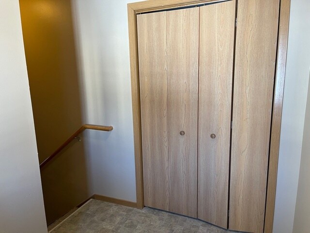 Building Photo - 413 Lilac Ln