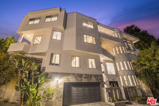 Building Photo - 8507 Franklin Ave