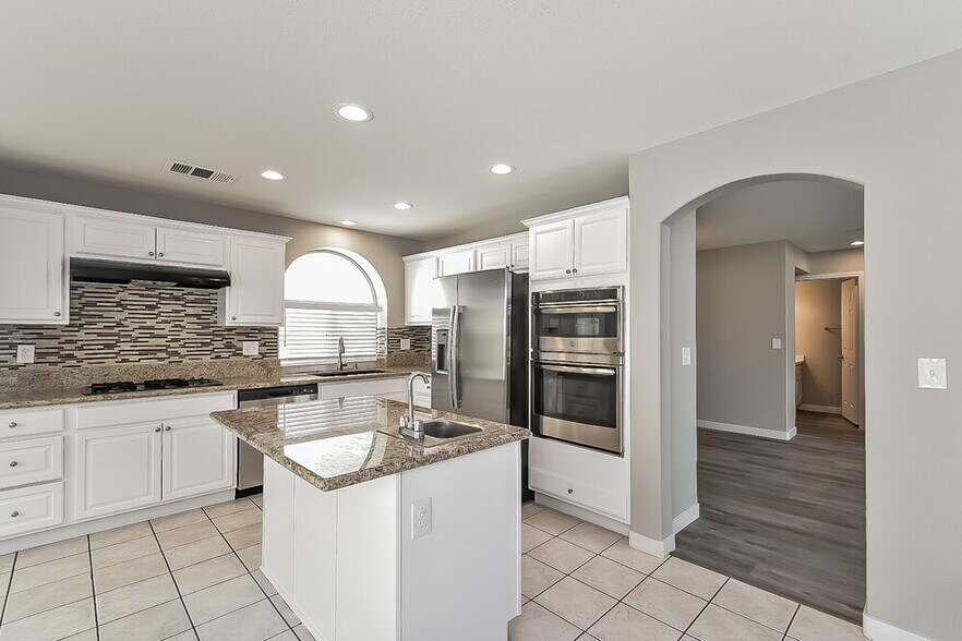 Building Photo - 7929 Dover Shores Ave