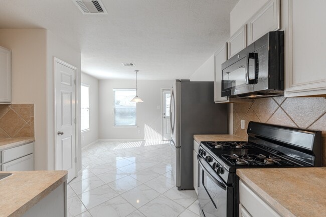 Building Photo - 21611 Falvel Misty Dr