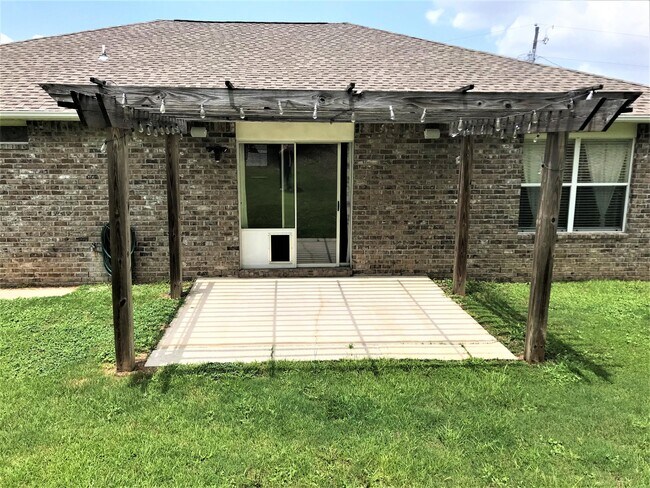 Building Photo - 335 Egan Dr