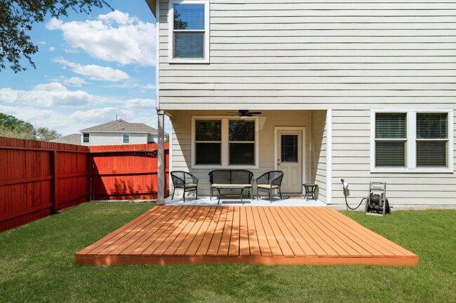 Building Photo - 5602 Chestnut Xing