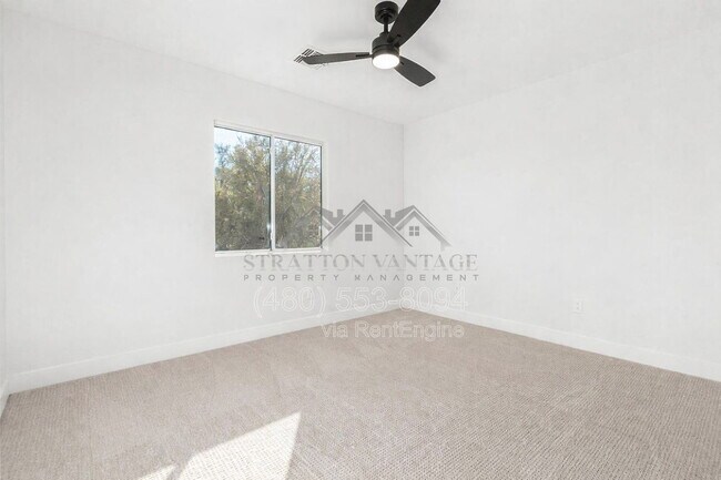 Building Photo - 1005 E Stirrup Ln