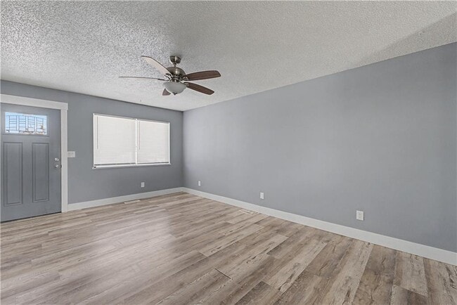 Building Photo - 348 N 14th St