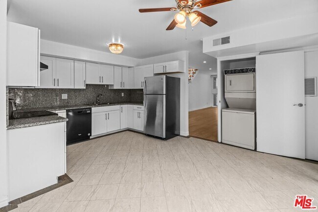 Building Photo - 4610 Densmore Ave