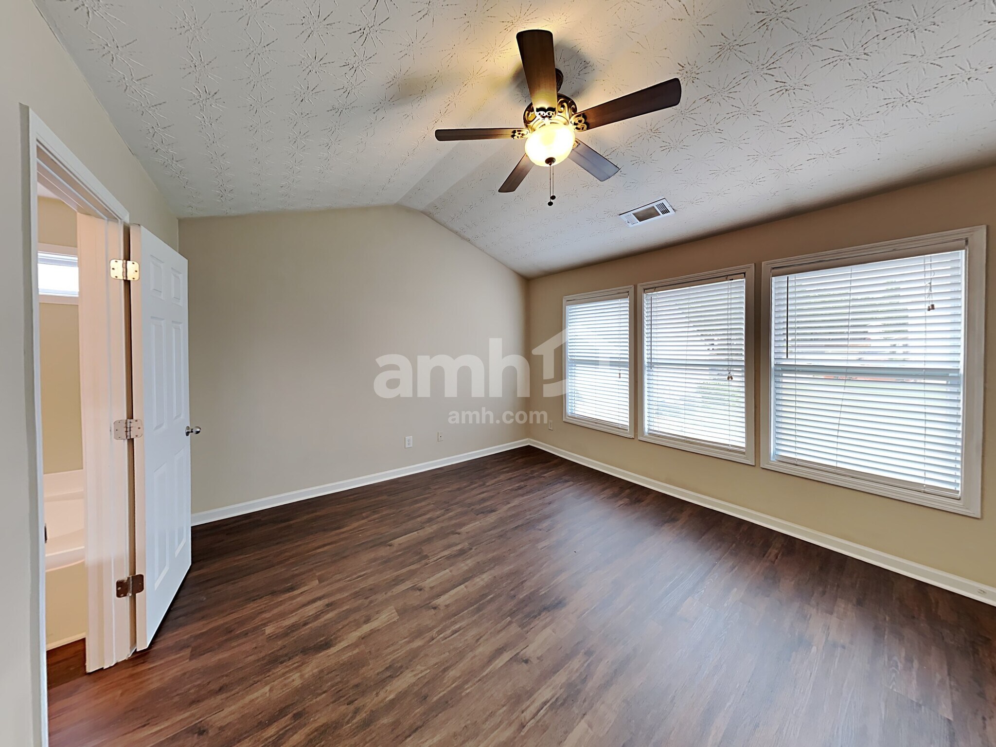 Building Photo - 317 Azalea Loop