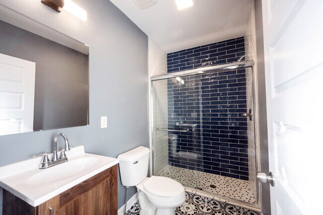 Building Photo - "Spacious 3-Bedroom Duplex on East Washington Street with 3 Full Baths – Ideal Living in Indianap...