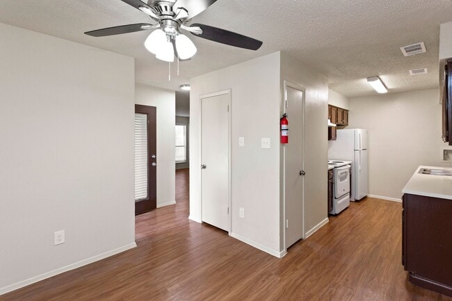 Building Photo - Arbor Village