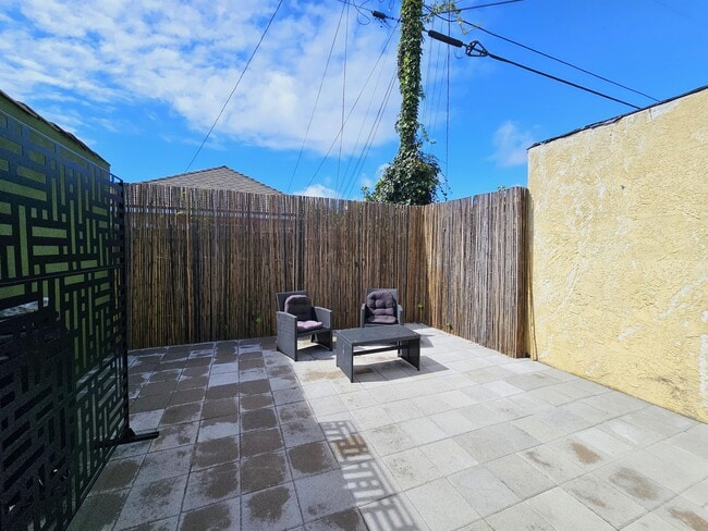 Building Photo - 2711 W 60th St