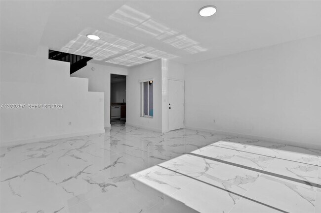 Building Photo - 10245 SW 154th Pl