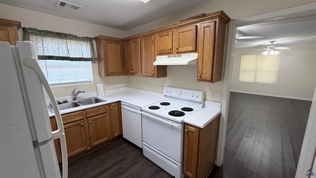 Building Photo - 107 Alice Dr