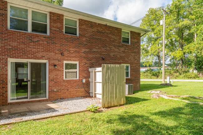 Building Photo - 468 Greenville Hwy