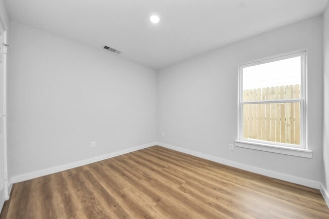 Building Photo - 6617 Bacher St