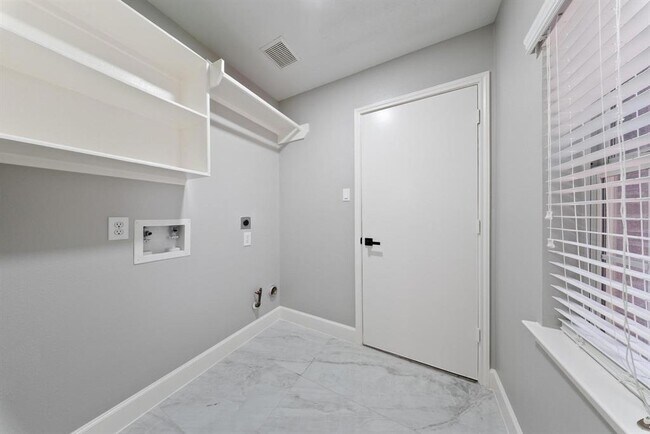 Building Photo - 8311 Sierra Hill Ct
