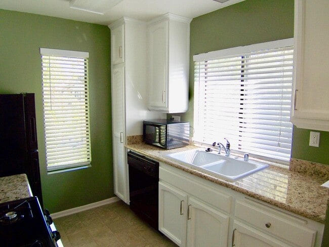 Building Photo - Delightful Upper Unit Mira Mesa Condo Loca...