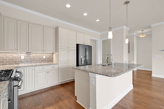 Building Photo - Light, bright, and move-in ready home in the highly sought-after Trilogy at Lake Norman community...