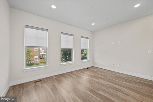 Building Photo - 148 Stowe Dr