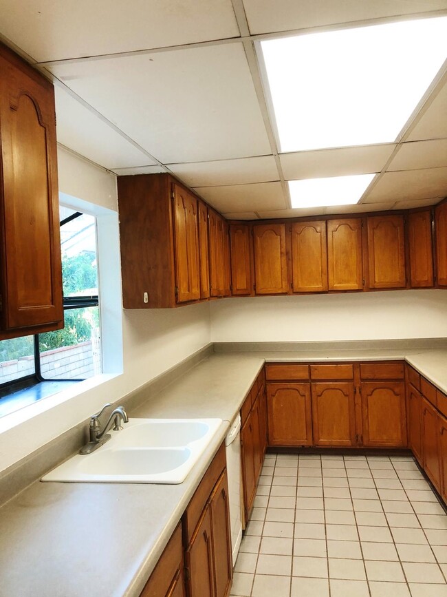Building Photo - 4220 Duquesne