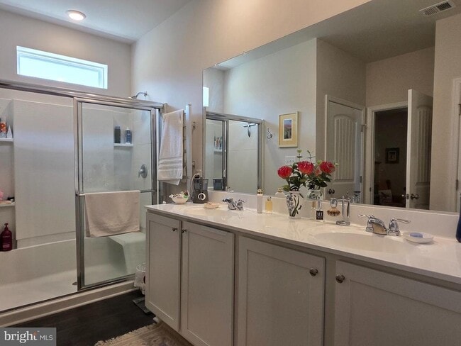 Building Photo - 268 Coral Ct