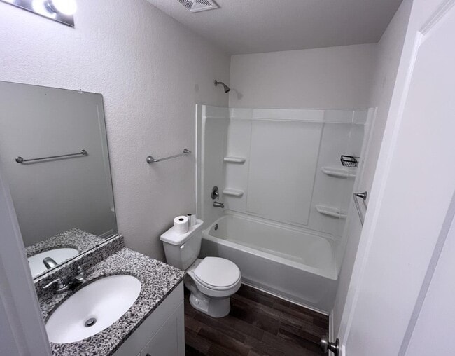 Building Photo - 15717 Del Norte Dr
