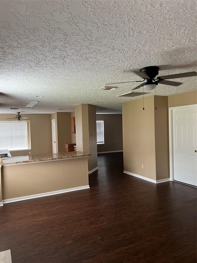 Building Photo - 13967 Dentwood Dr