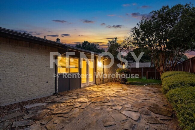 Building Photo - 913 Overdowns Dr