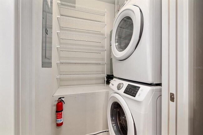 Building Photo - 622 NW 3rd Ave